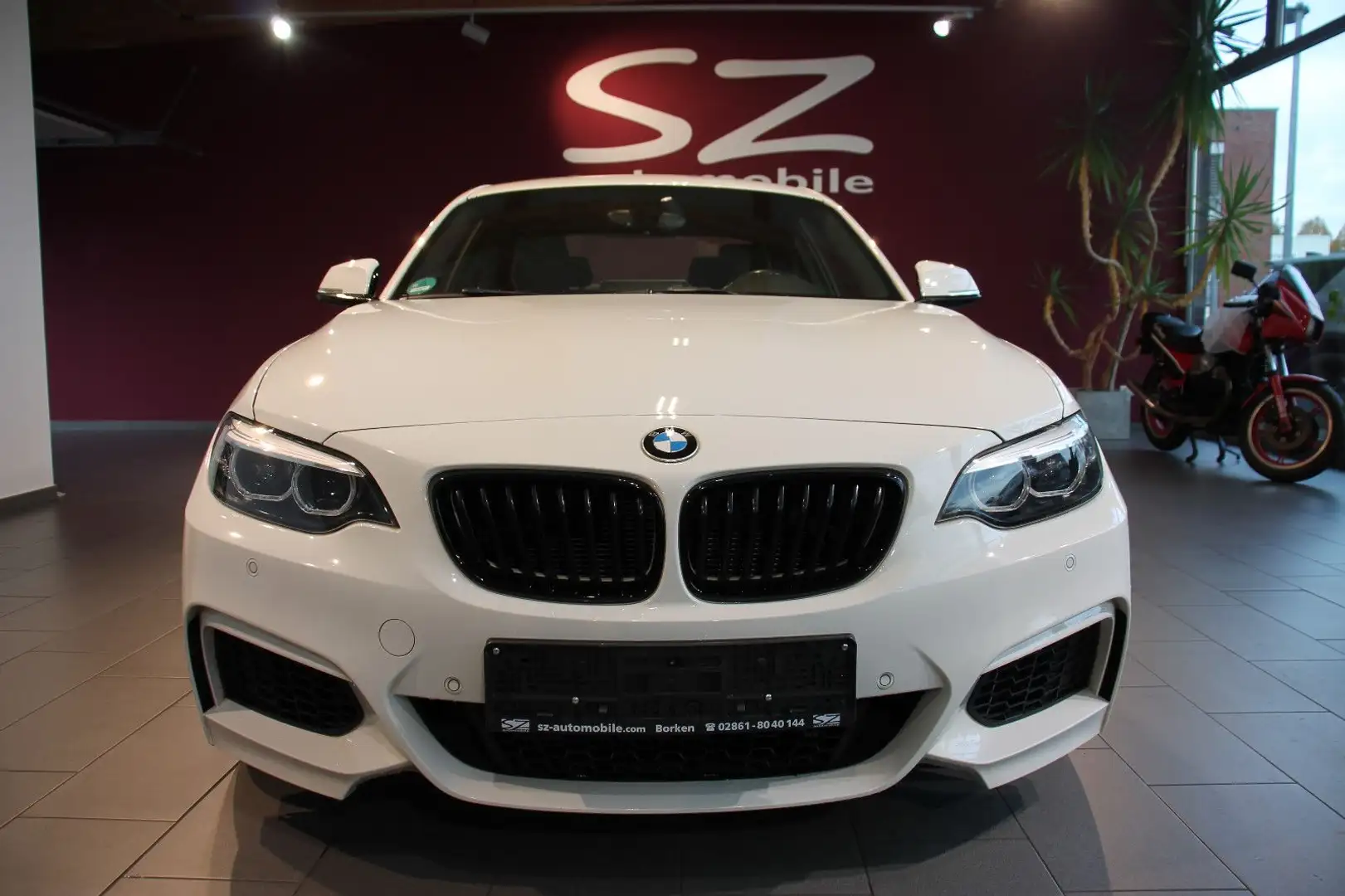 BMW 218 i  Coupe M Sport LED Navi SHZ Weiß - 2