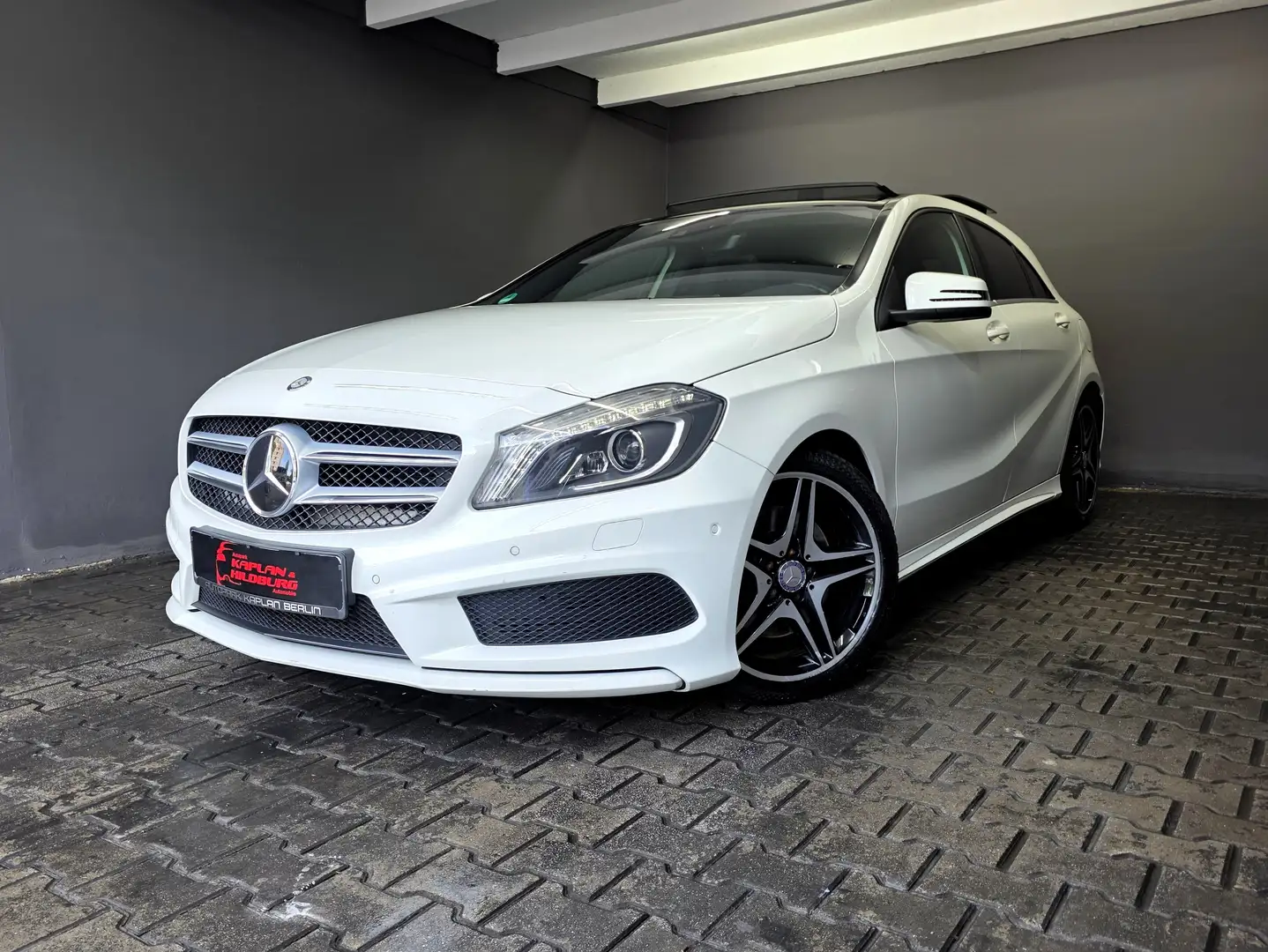 Mercedes-Benz A 250 BE, 7G, AMG LINE, PANO, DISTRONIC, R-KAMERA Blanc - 1