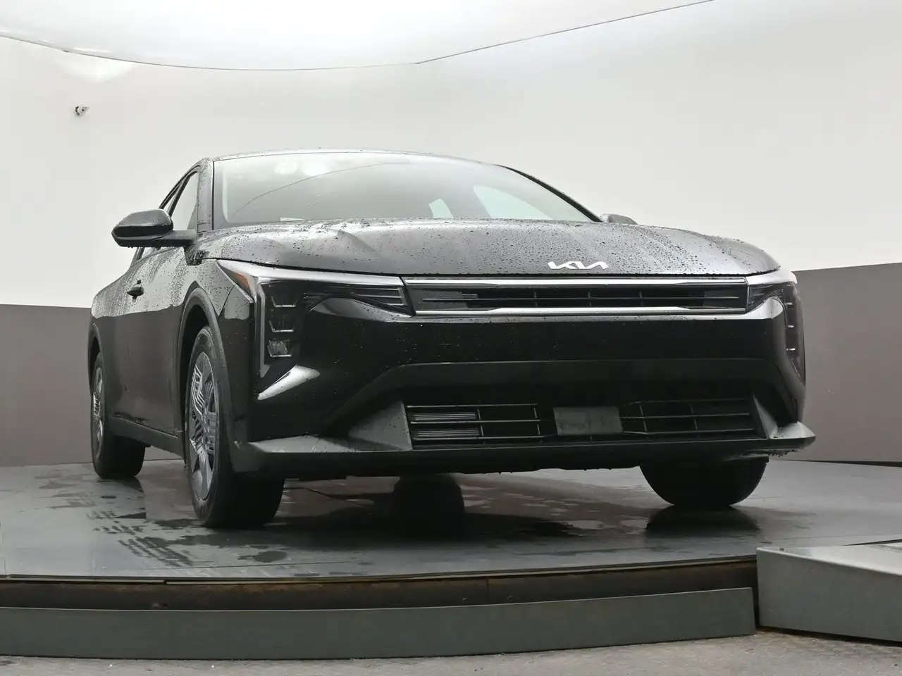 Kia K4 снимка Kia K4