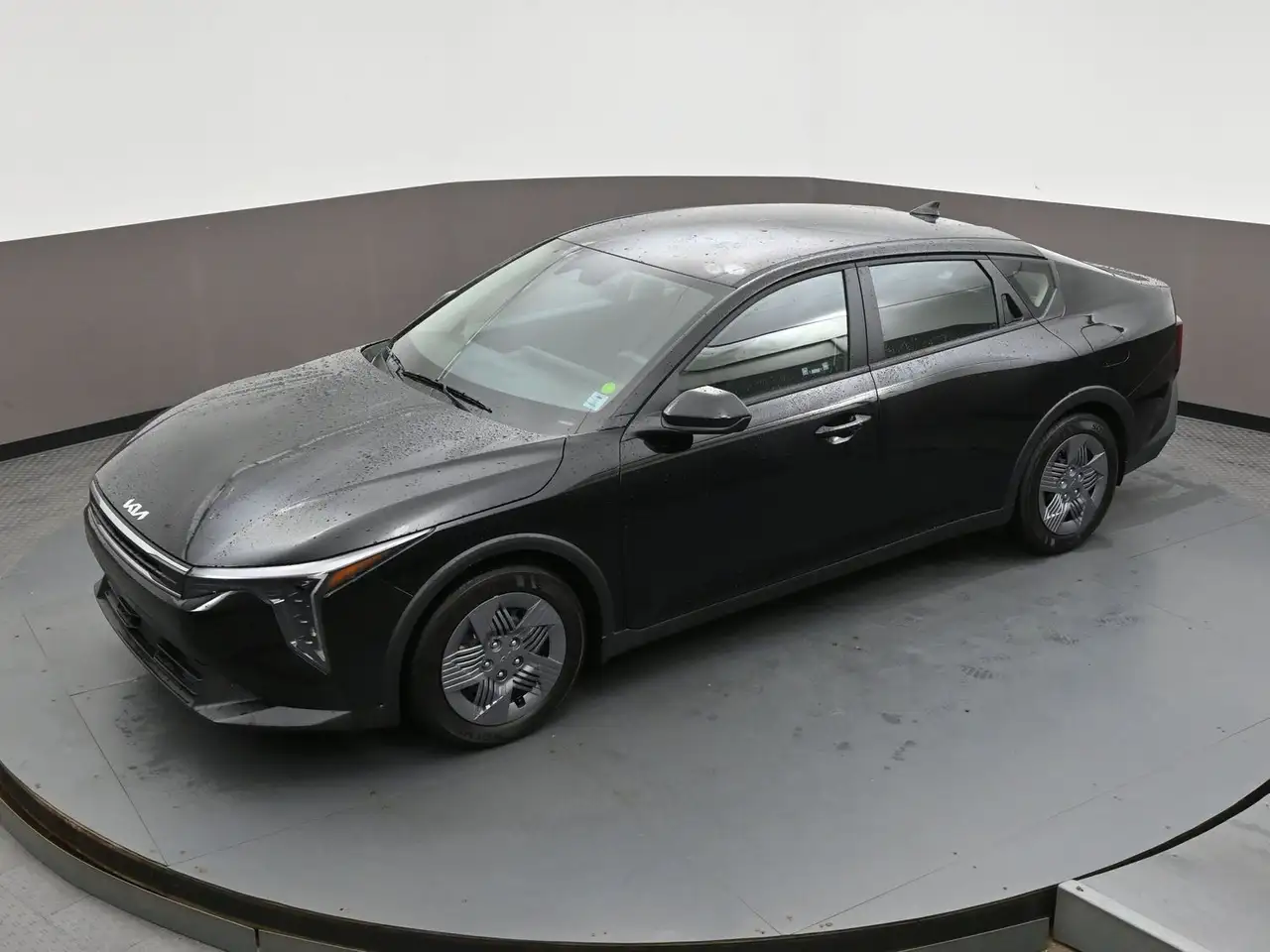 Kia K4 снимка Kia K4
