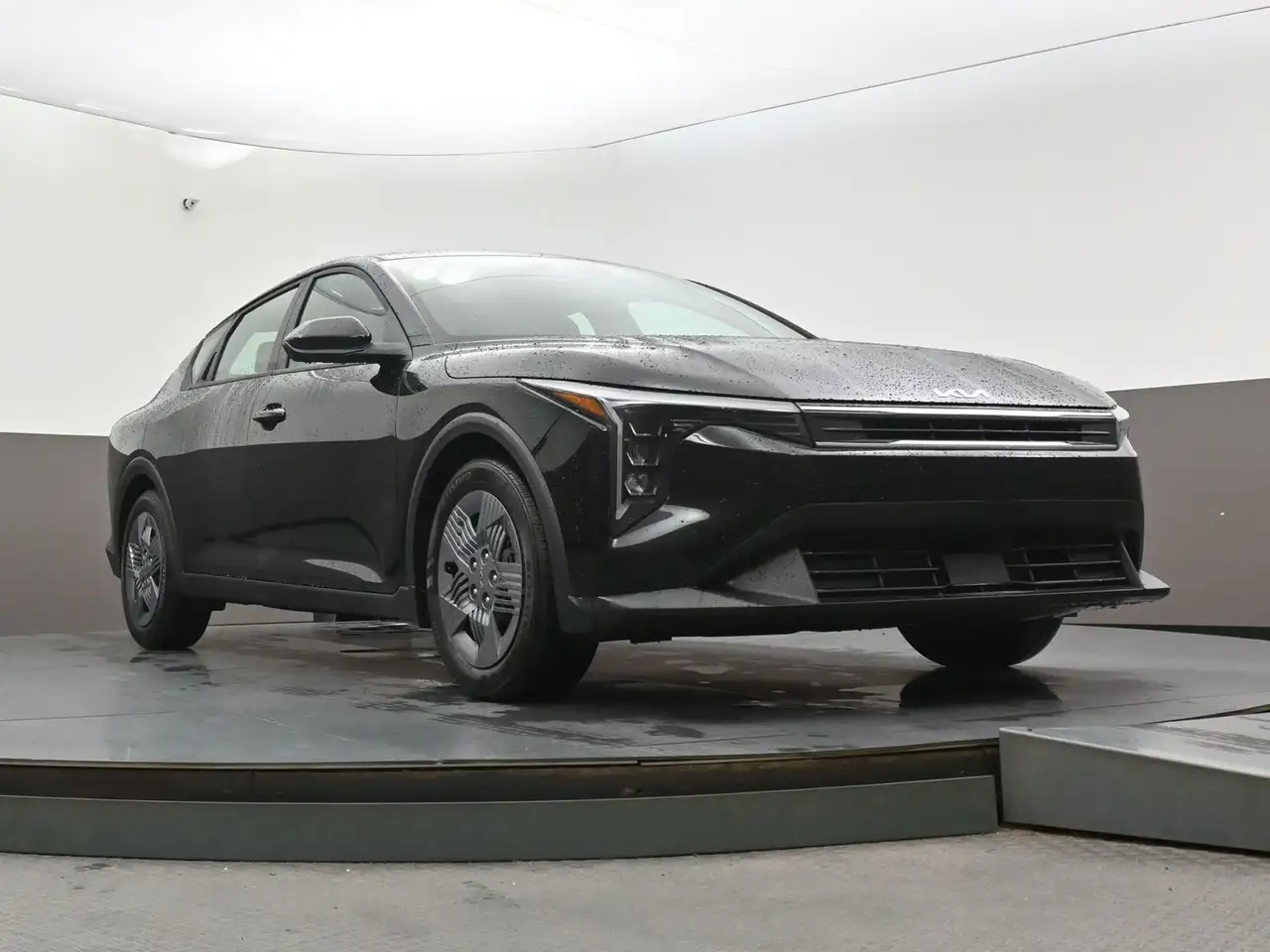 Kia K4 снимка Kia K4