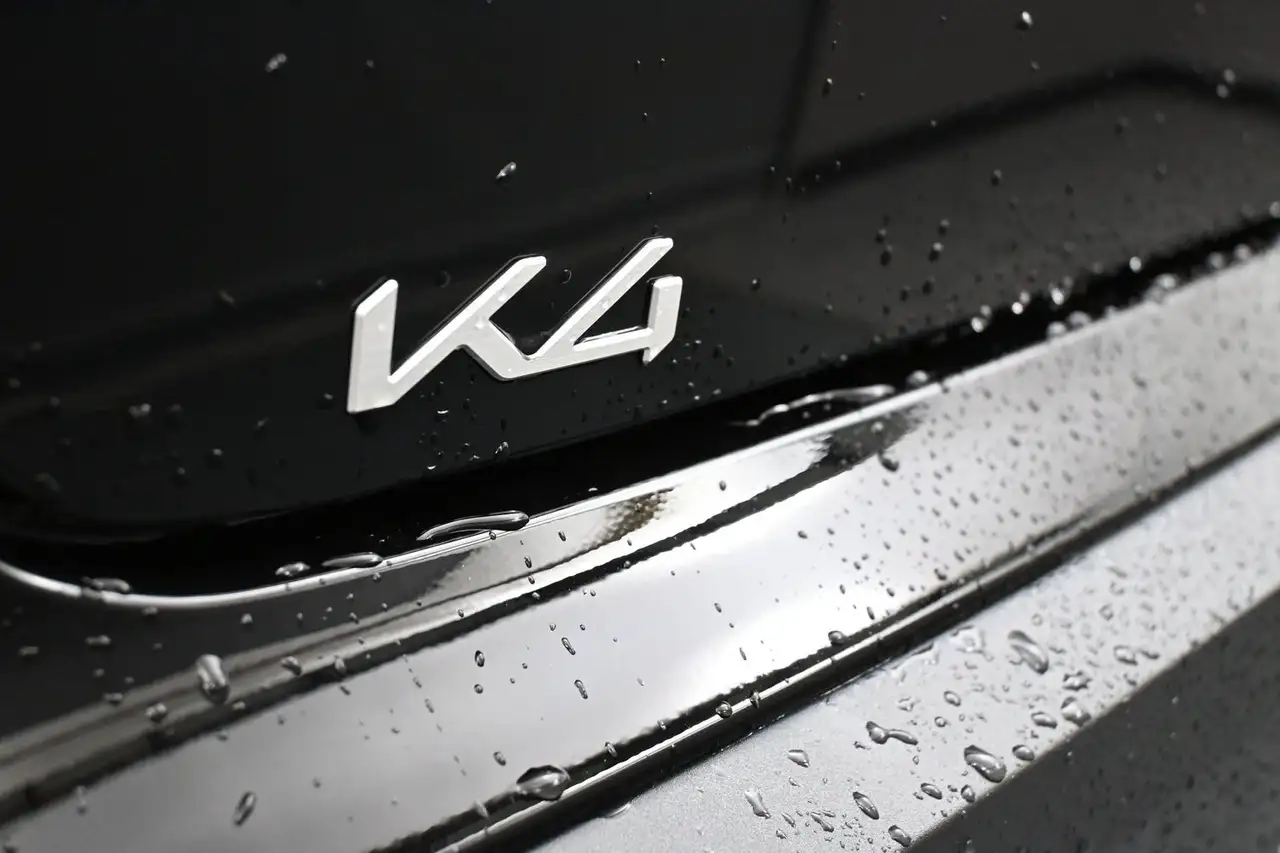 Kia K4 снимка Kia K4