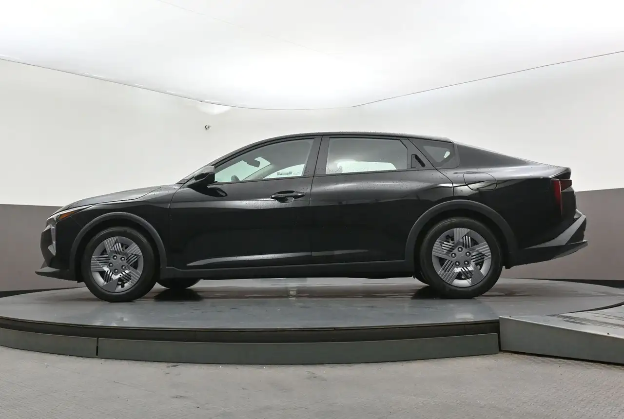 Kia K4 снимка Kia K4