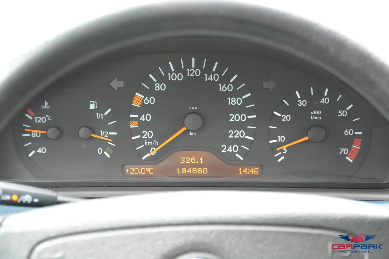 Mercedes-Benz E 240 Classic Aut., foto 9