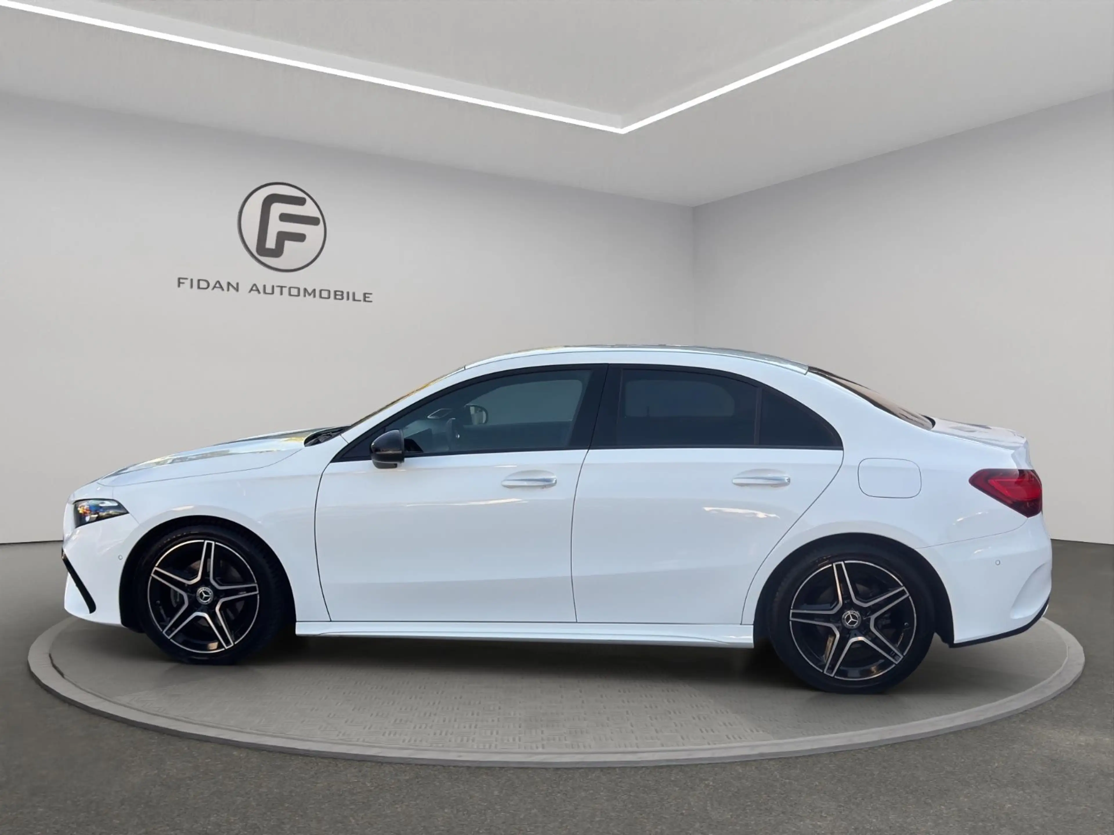 Mercedes-Benz A 180 Lim. AMG-Line MBEAM*Night*Burmester*Kamera — photo 2