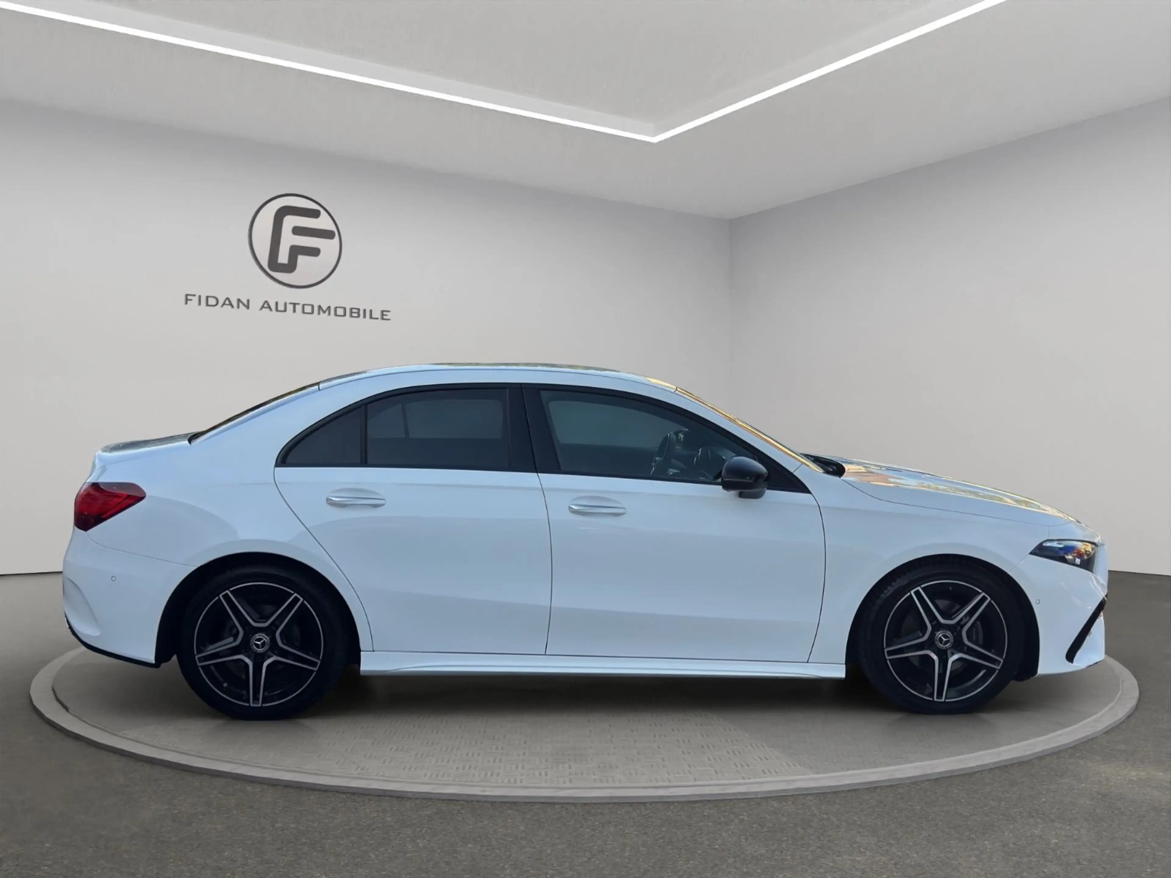 Mercedes-Benz A 180 Lim. AMG-Line MBEAM*Night*Burmester*Kamera — photo 6