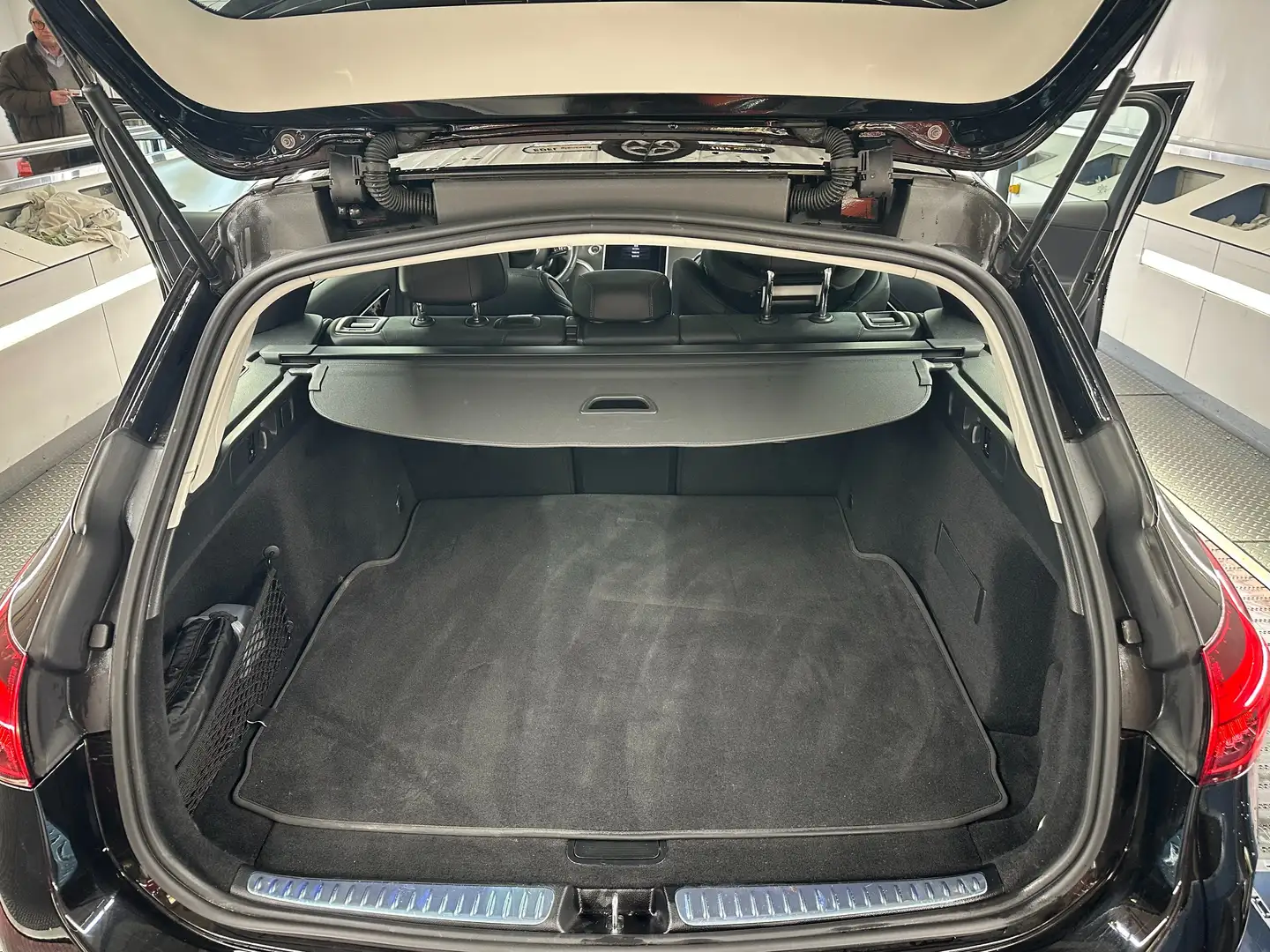 Mercedes-Benz C 180 C-Klasse T-Modell T 9G-TRONIC AMG Line Schwarz - 2