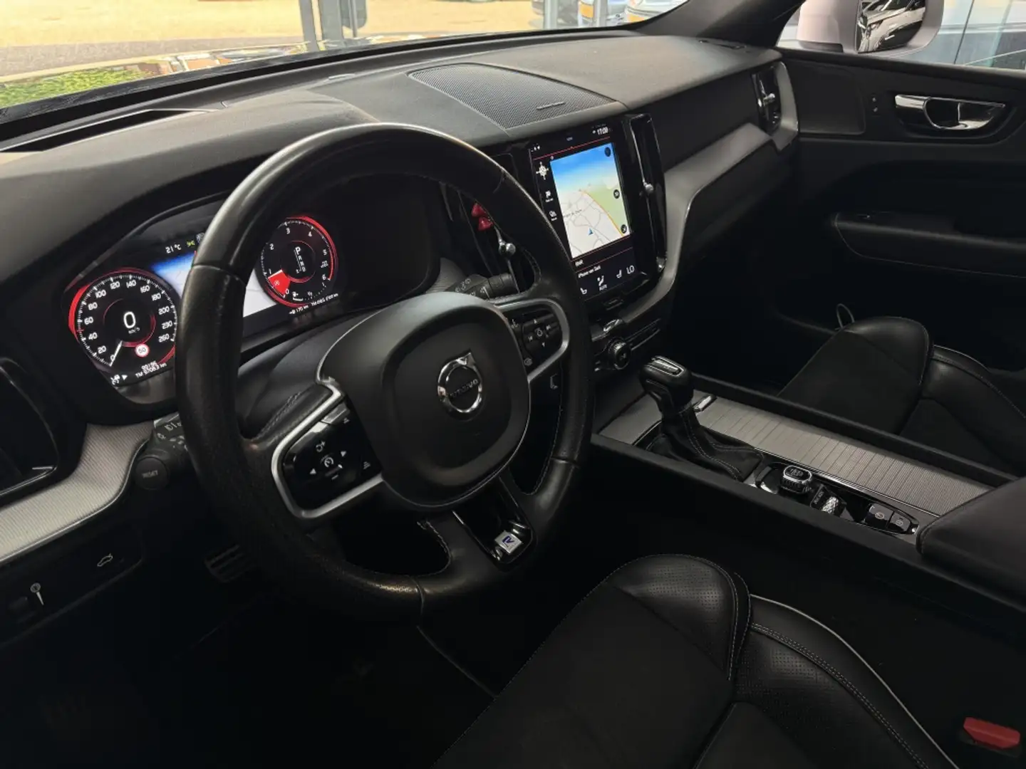 Volvo XC60 2.0 D5 AWD R-Design Pano Lane Hud Gri - 2