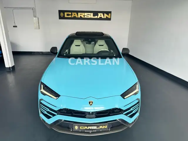Lamborghini Urus view 5