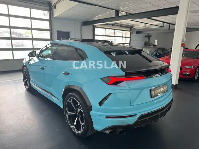 Lamborghini Urus view 10