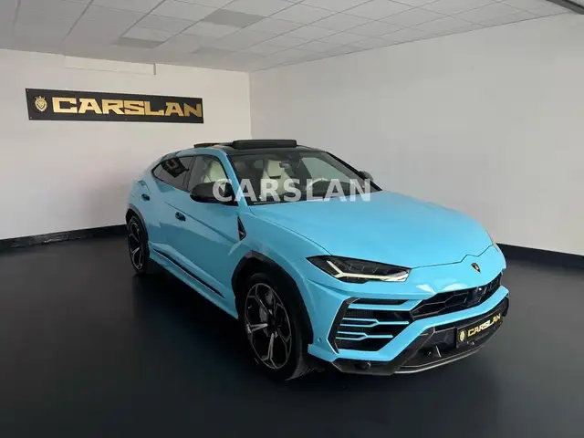 Lamborghini Urus view 2
