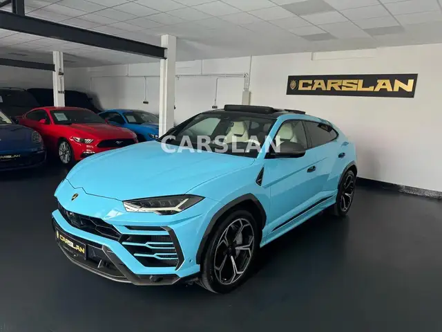 Lamborghini Urus view 3
