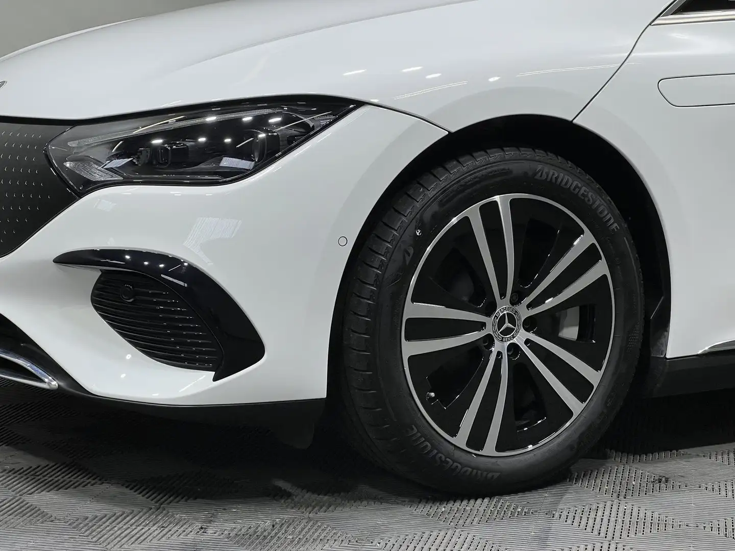 Mercedes-Benz EQE 300 Electric Art Premium ServiceCare+FlexFix Weiß - 2