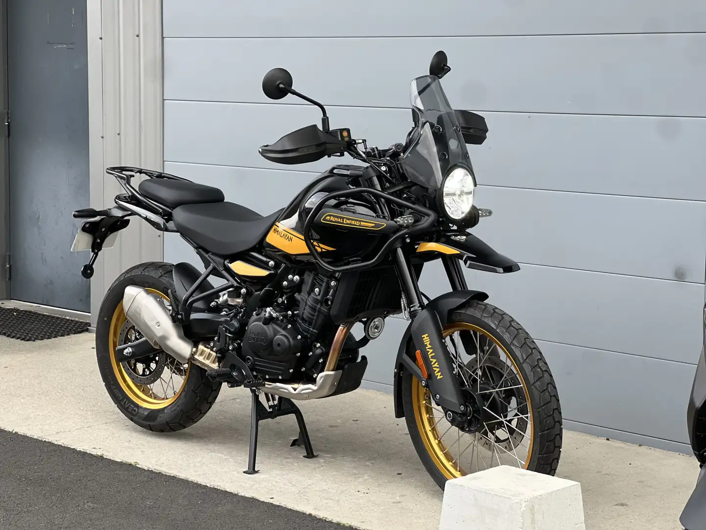 Royal Enfield Himalayan Noir - 2