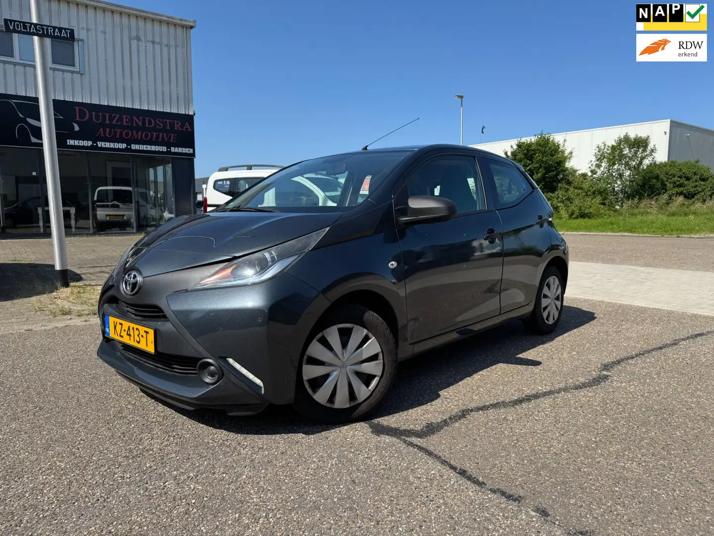Toyota Aygo 1.0 VVT-i x-fun+ Airco Gris - 1