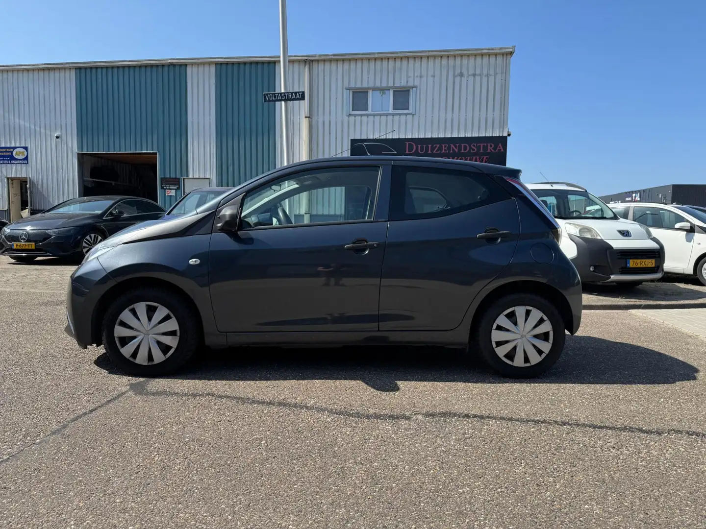 Toyota Aygo 1.0 VVT-i x-fun+ Airco Gris - 2