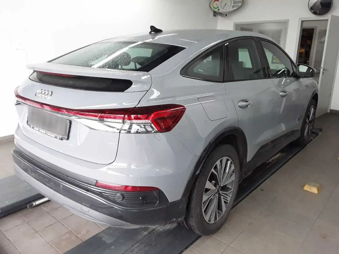 Audi Q4 e-tron advanced 40 / Navi, Matrix Grau - 2
