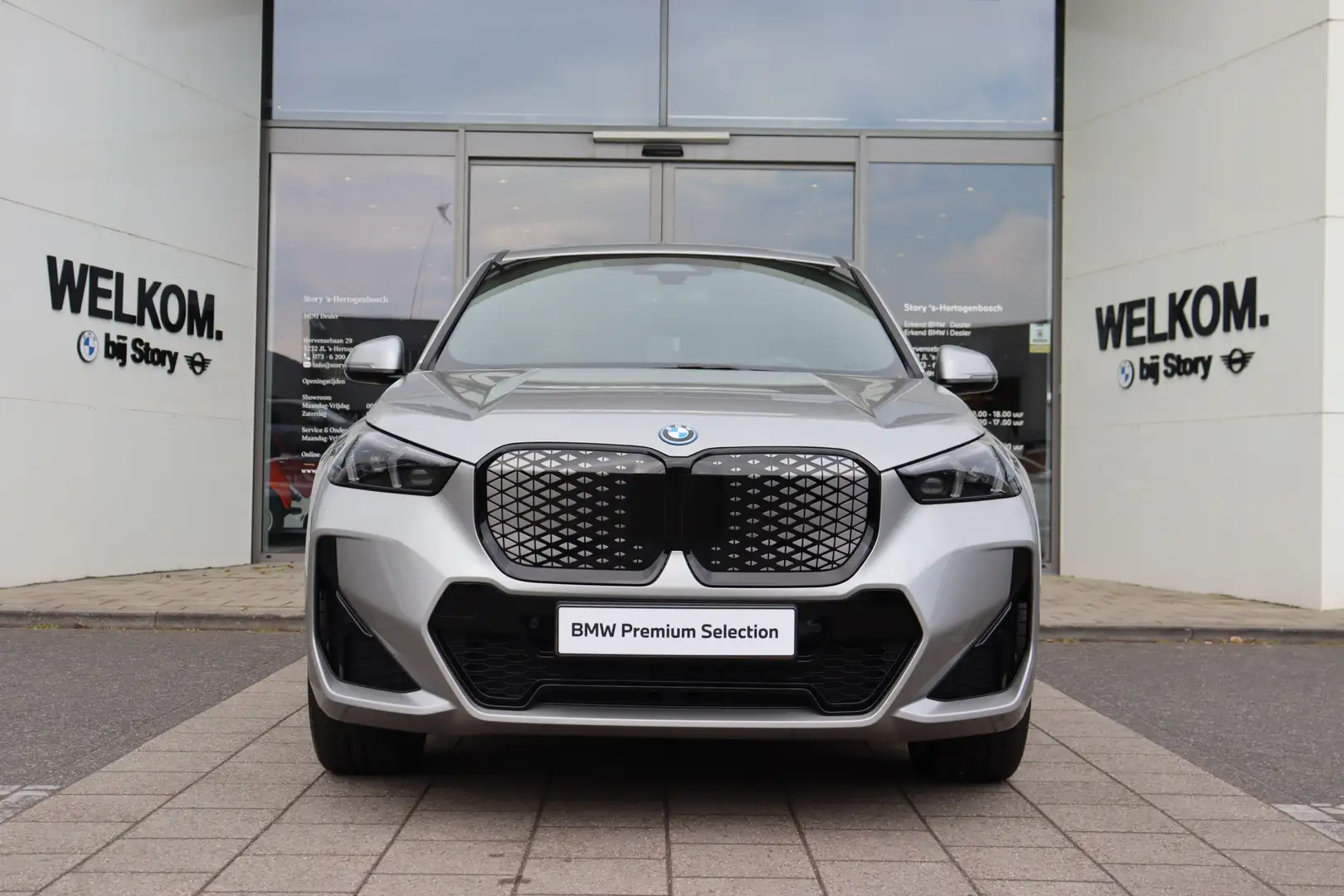BMW iX1 eDrive20 M Sport / Panoramadak / Trekhaak / Sports Argent - 2