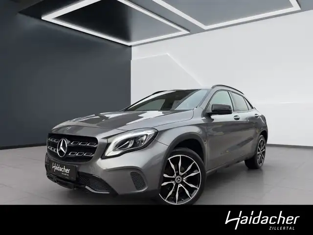 Mercedes-Benz GLA 200 Urban Night RKam LED Ambi eHeck Klima