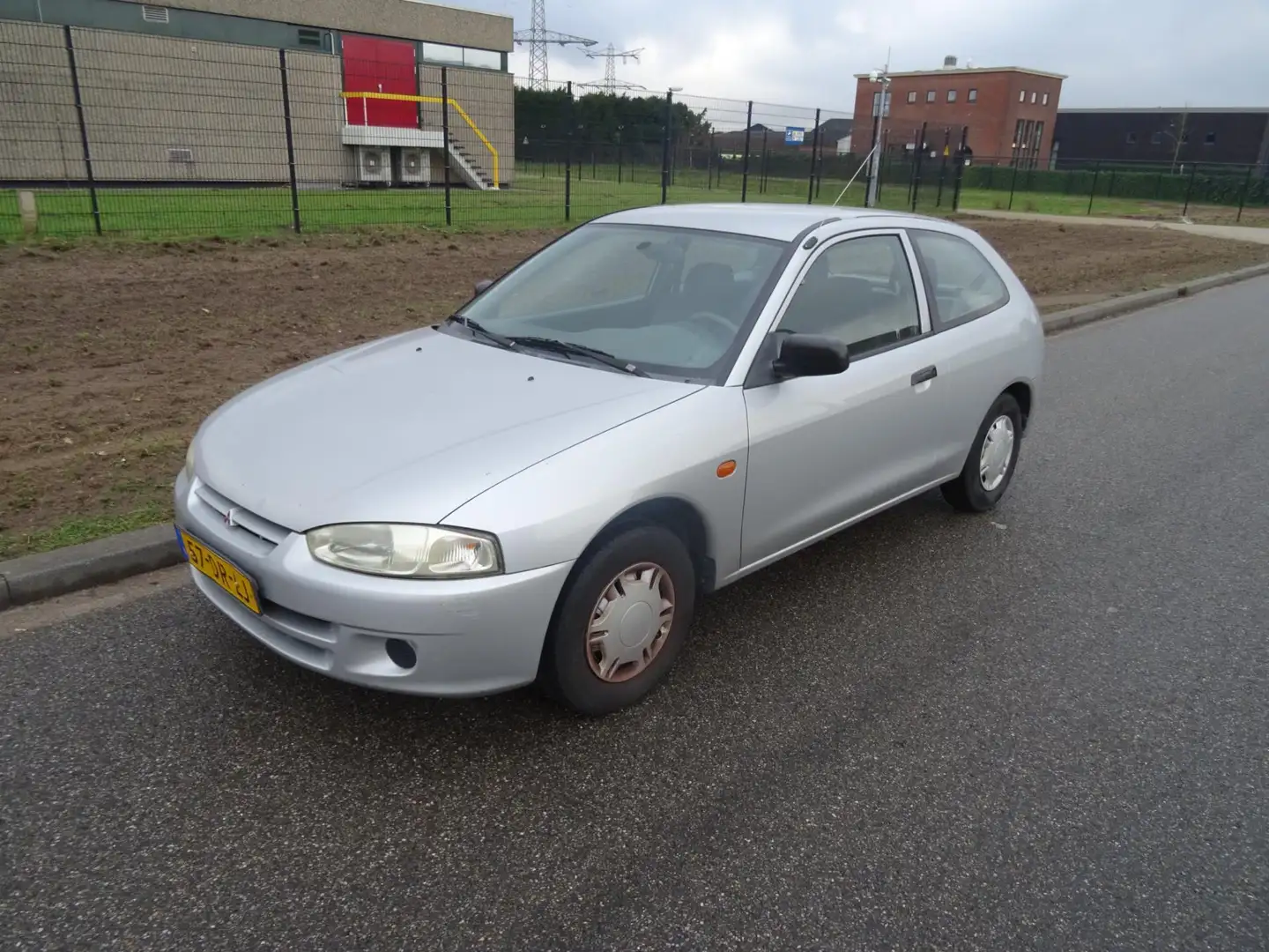 Mitsubishi Colt 1.3 GLi Gris - 1