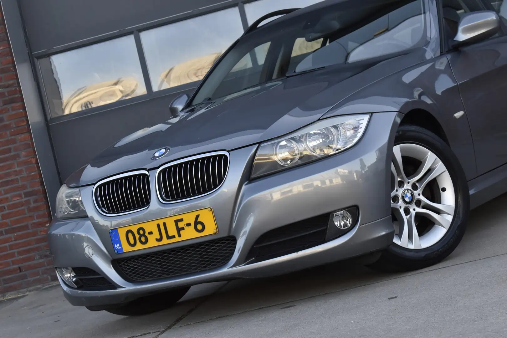 BMW 318 3-serie Touring 318i Business Line Navi - Cruise - Grijs - 2