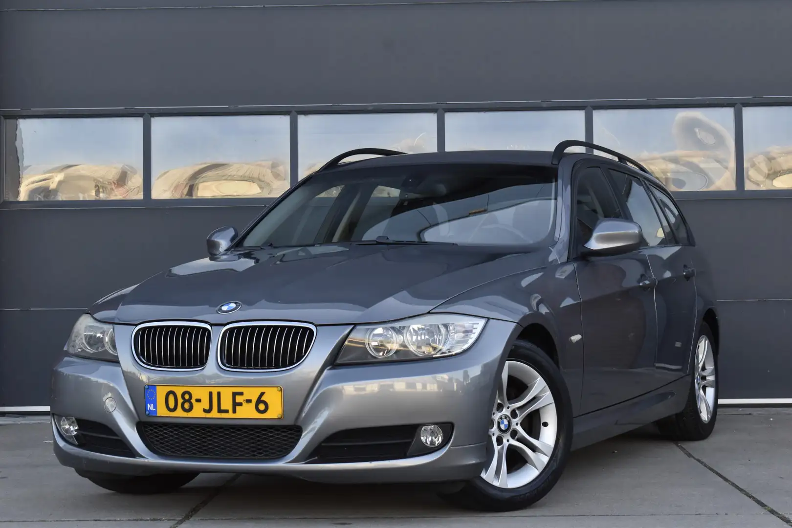 BMW 318 3-serie Touring 318i Business Line Navi - Cruise - Grijs - 1