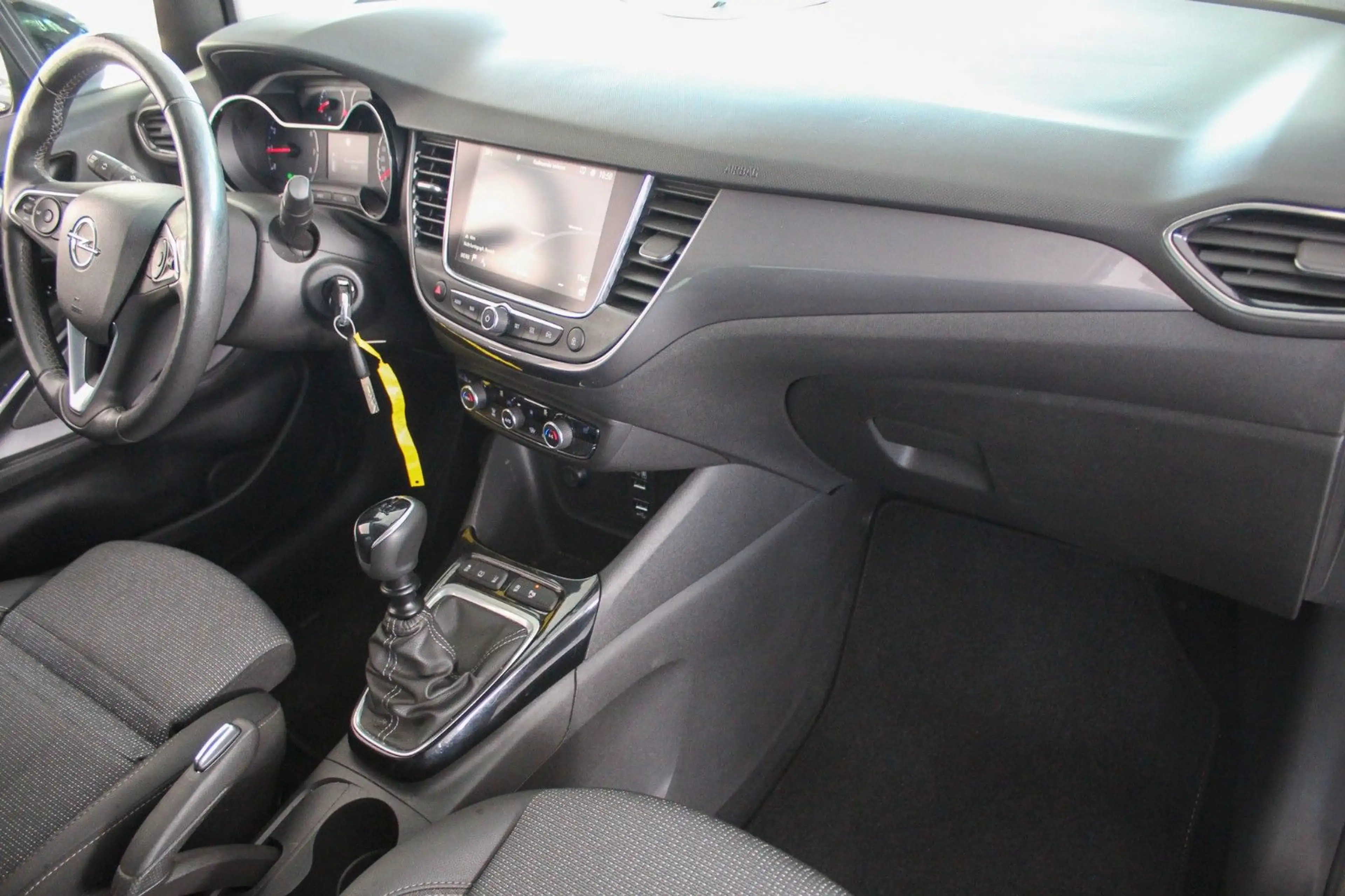 Opel Crossland X 1.2 Turbo Kamera Winterpaket Navi — photo 9