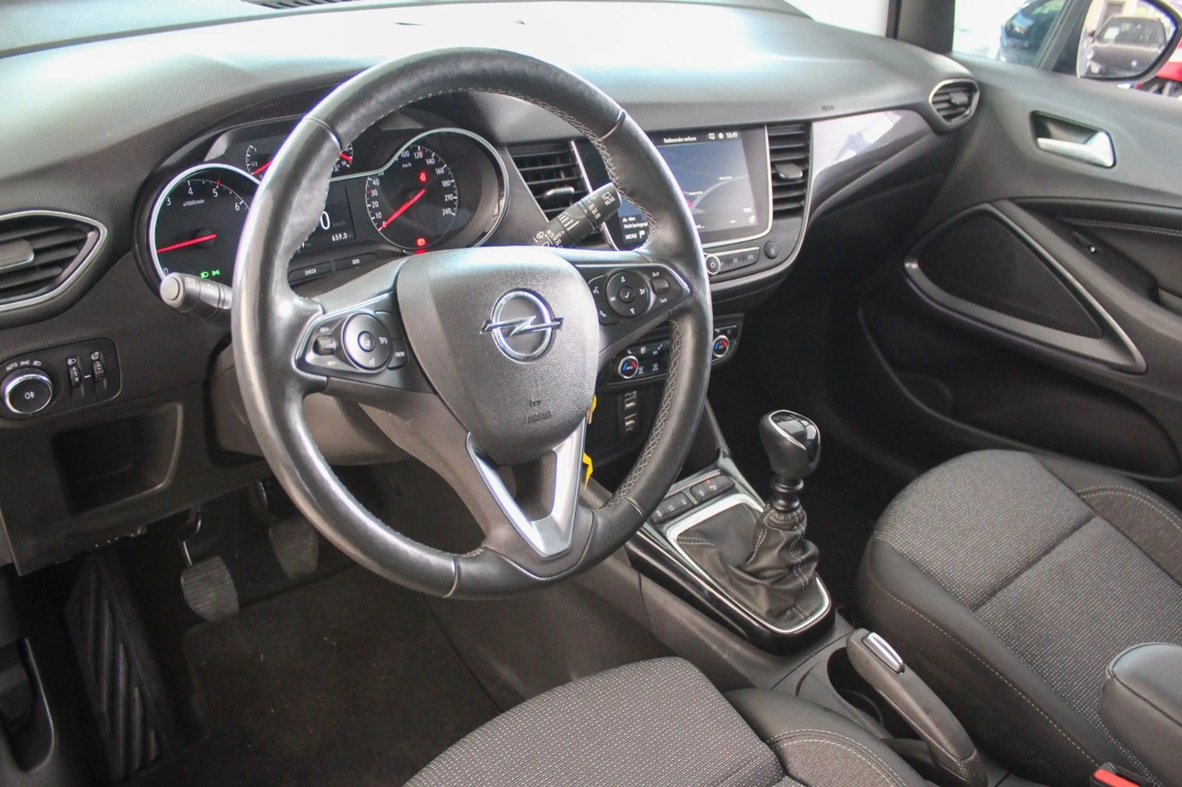 Opel Crossland X 1.2 Turbo Kamera Winterpaket Navi — photo 7
