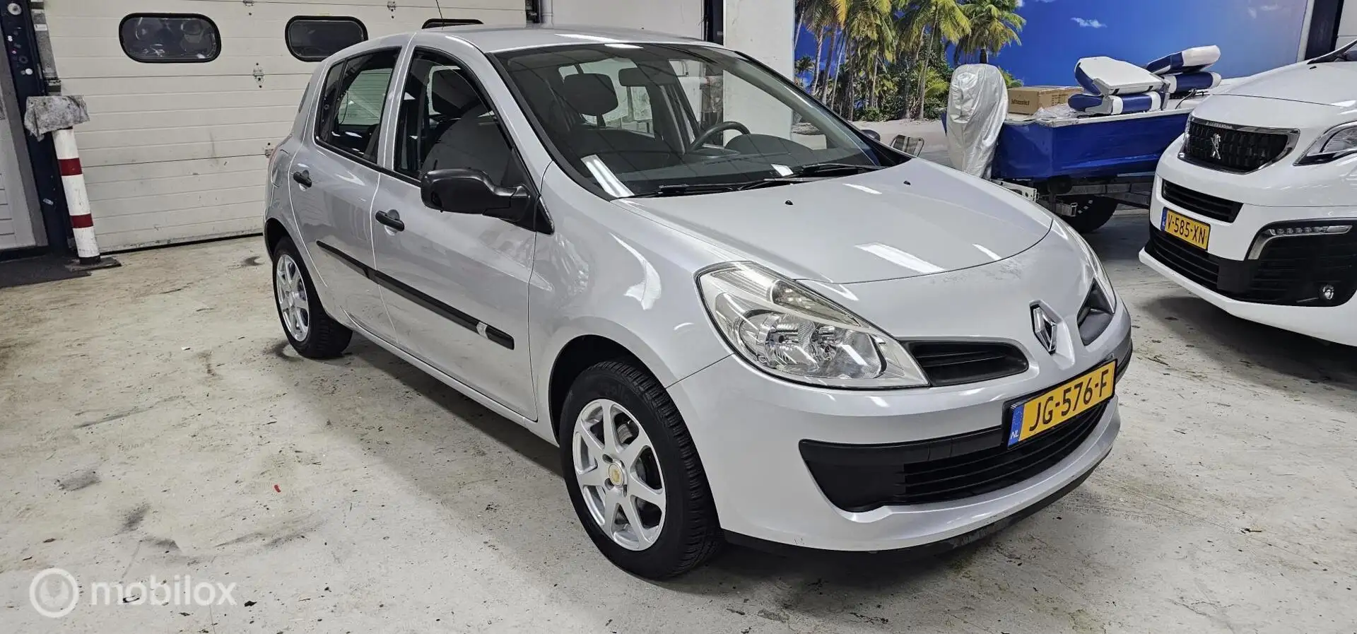 Renault Clio 1.2-16V Authentique Airco 2006-5drs L.M. Velgen Gris - 1