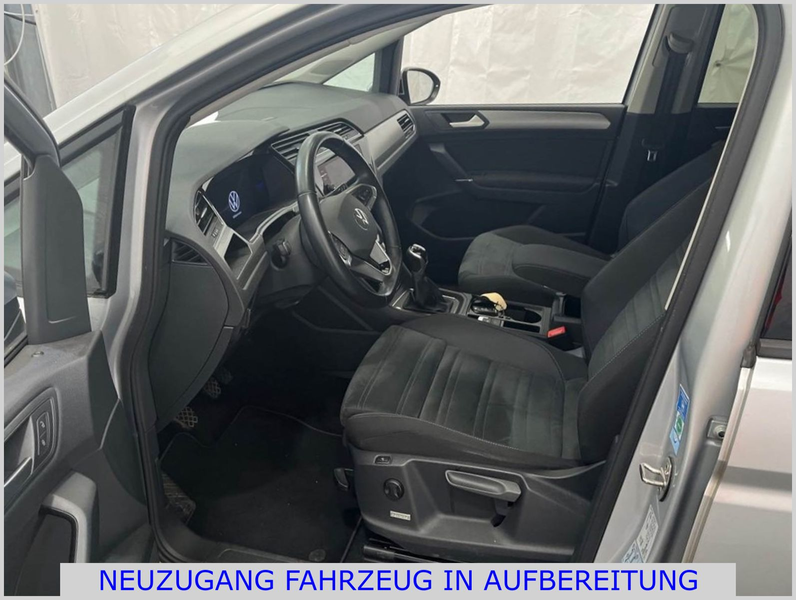 Volkswagen Touran COMFORTL SHZ/ACC/AHK/MASS./KAMERA/KEYLESS — photo 4
