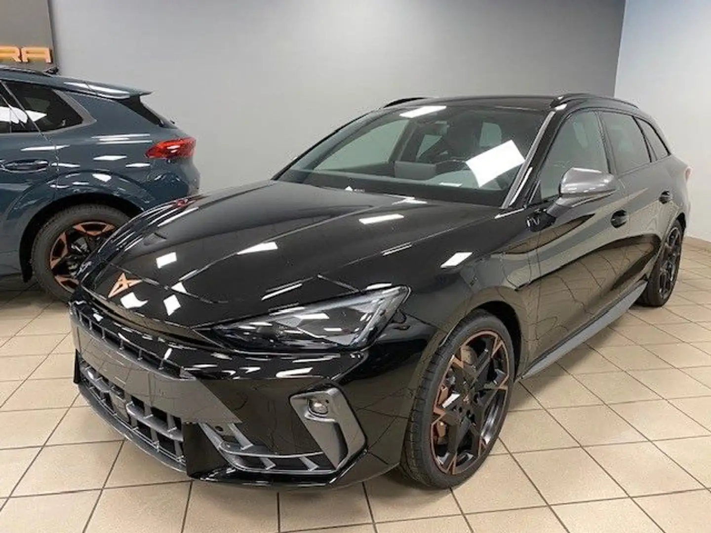CUPRA Leon Sportstourer 1.5 e-Hybrid 200 kW VZ Extreme Zwart - 2
