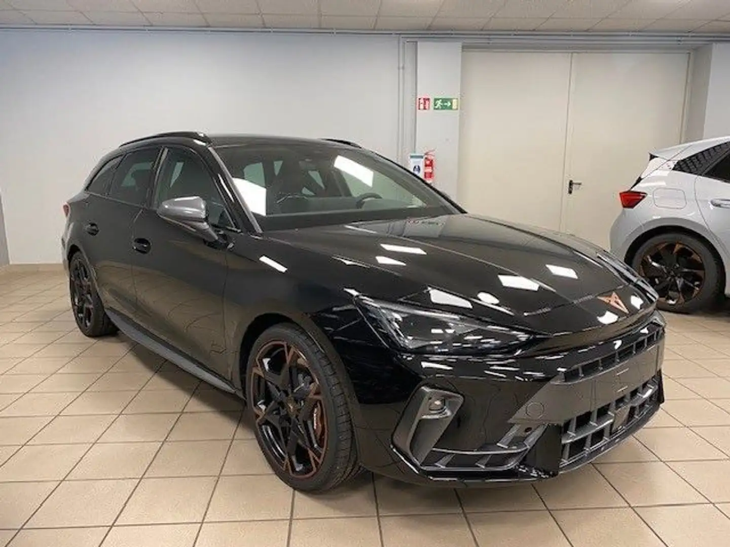 CUPRA Leon Sportstourer 1.5 e-Hybrid 200 kW VZ Extreme Zwart - 1