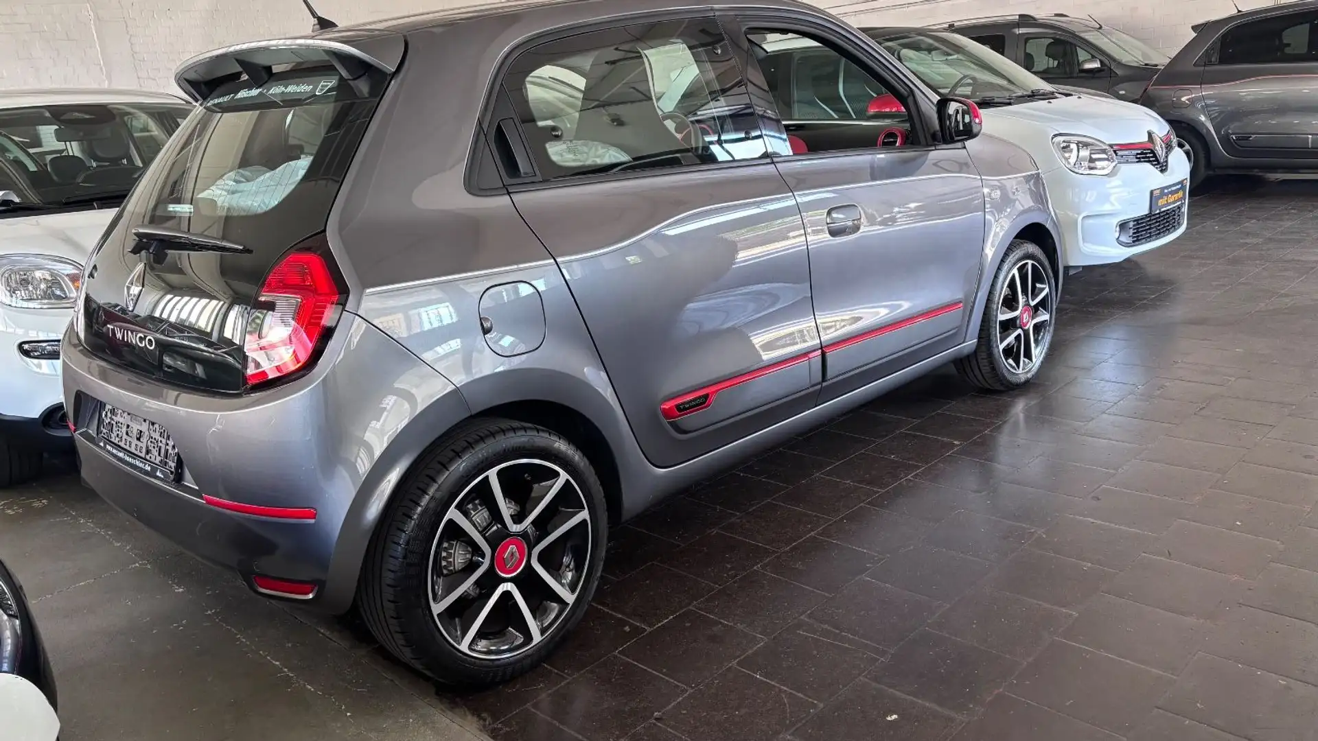 Renault Twingo Intens Sce 65 /Navi/ Kamera/ SHZ/ CarPlay Šedá - 2