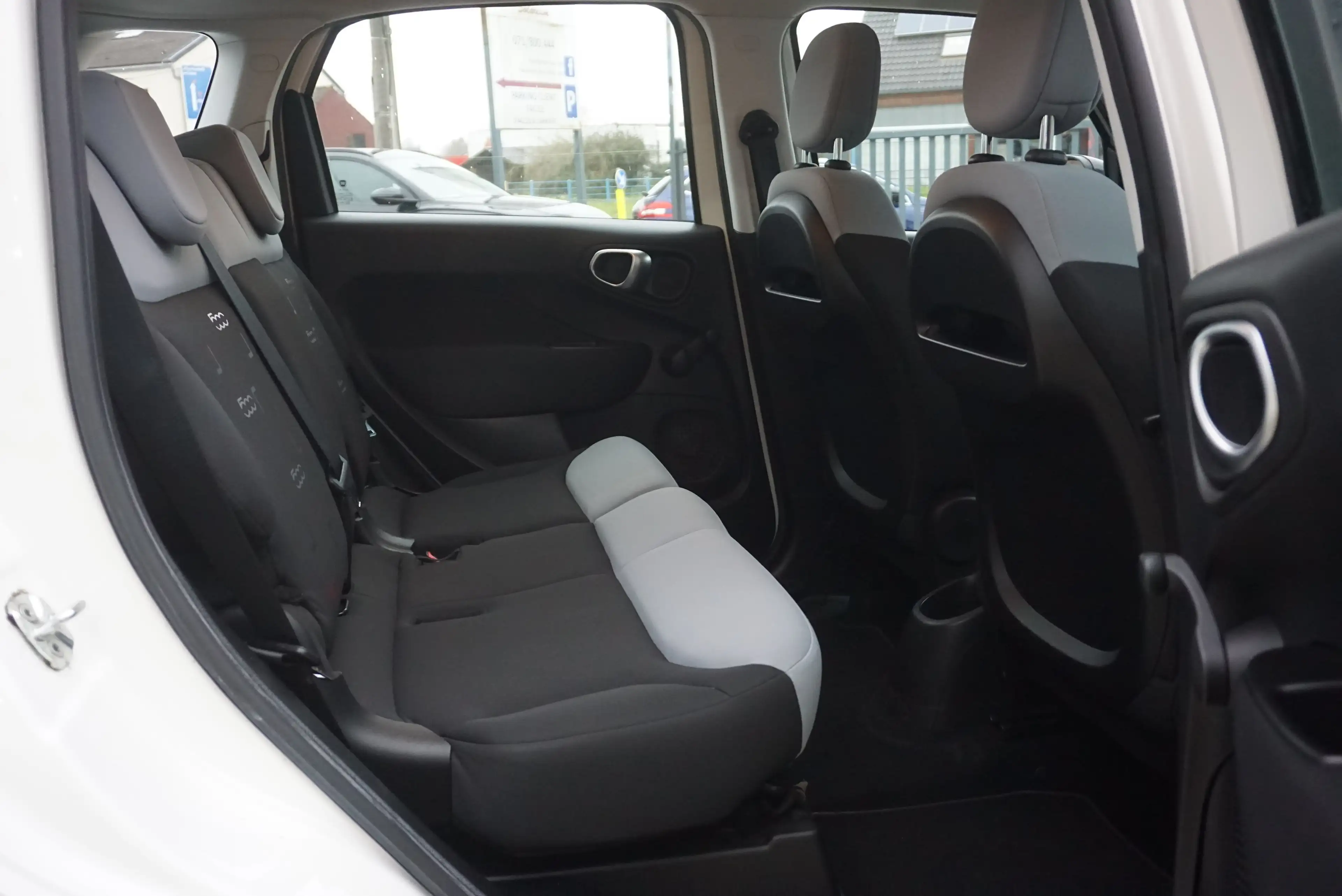 Fiat 500L 1.4i Pop Star CLIMATISATION PDC CARNET CRUISE EU6B — photo 11