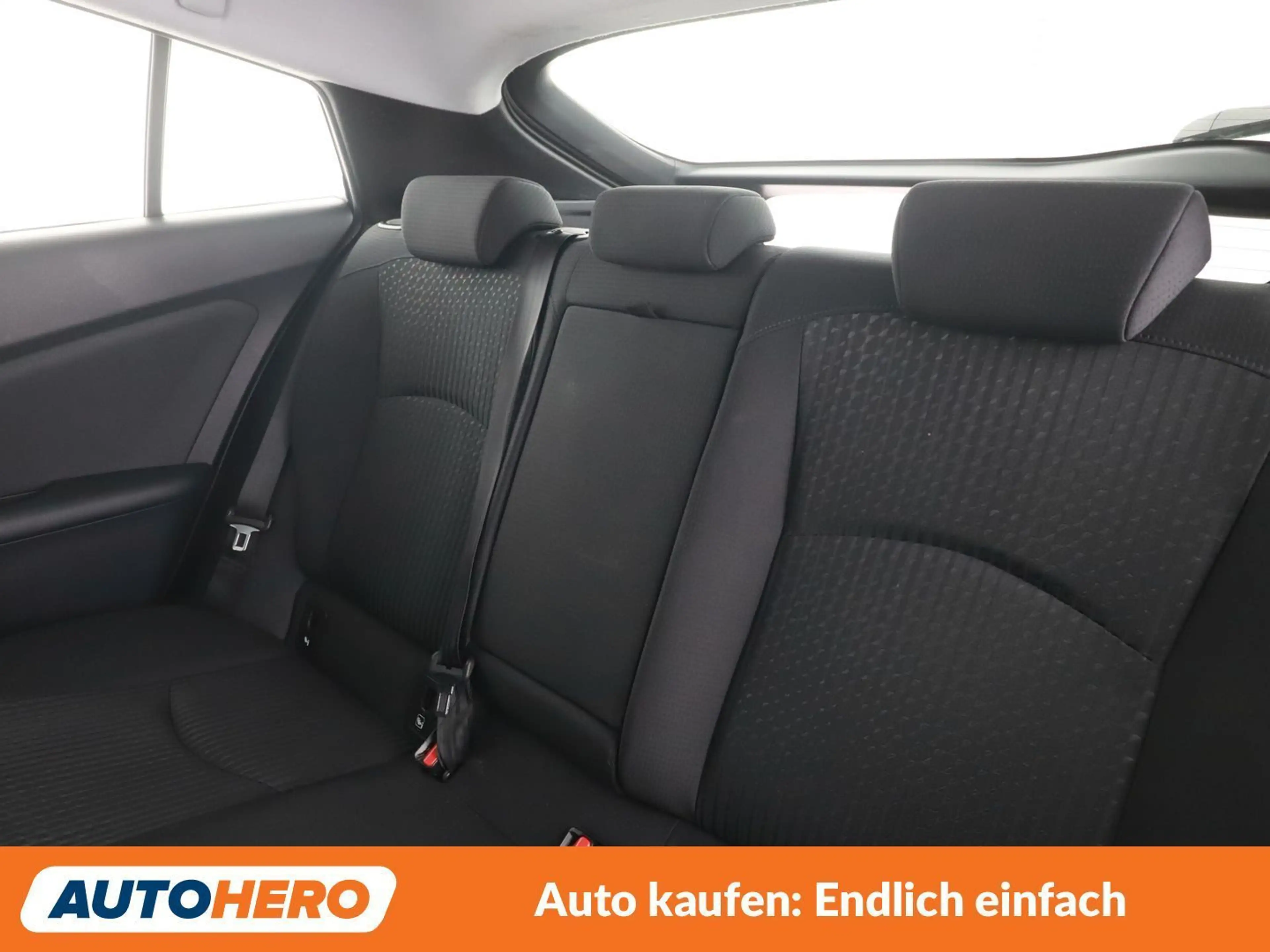 Toyota Prius 1.8 Lounge — photo 14