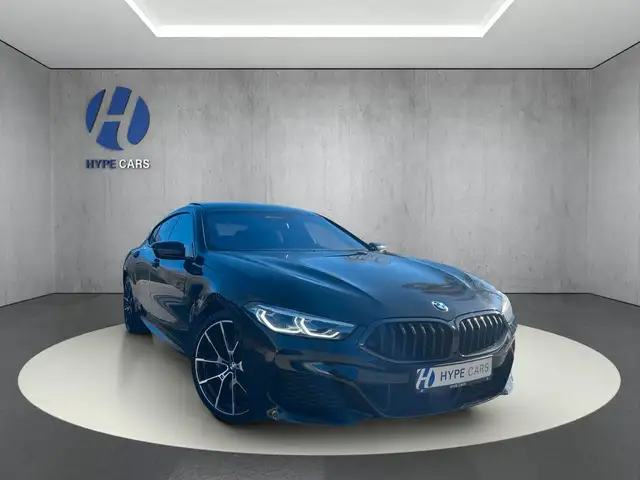 BMW 8 Series view 3