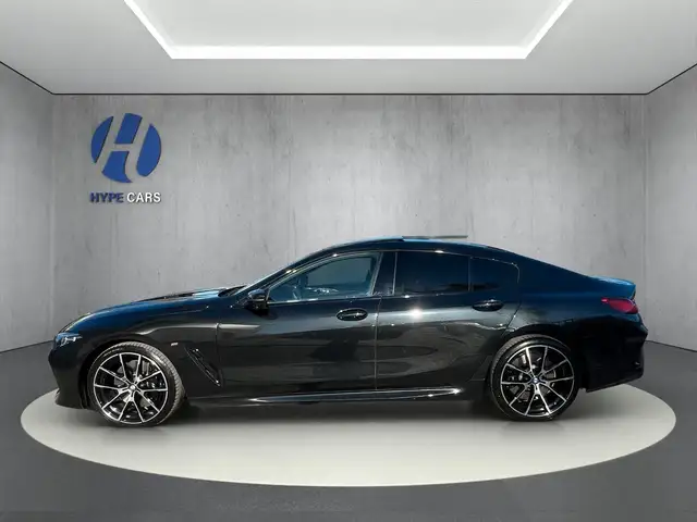BMW 8 Series view 7