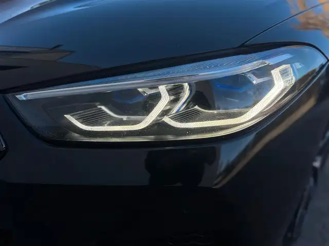 BMW 8 Series view 9