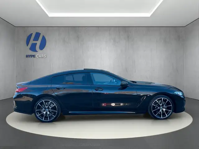 BMW 8 Series view 8