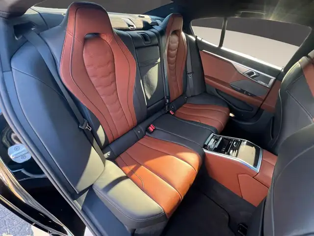 BMW 8 Series view 14