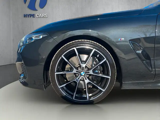 BMW 8 Series view 10