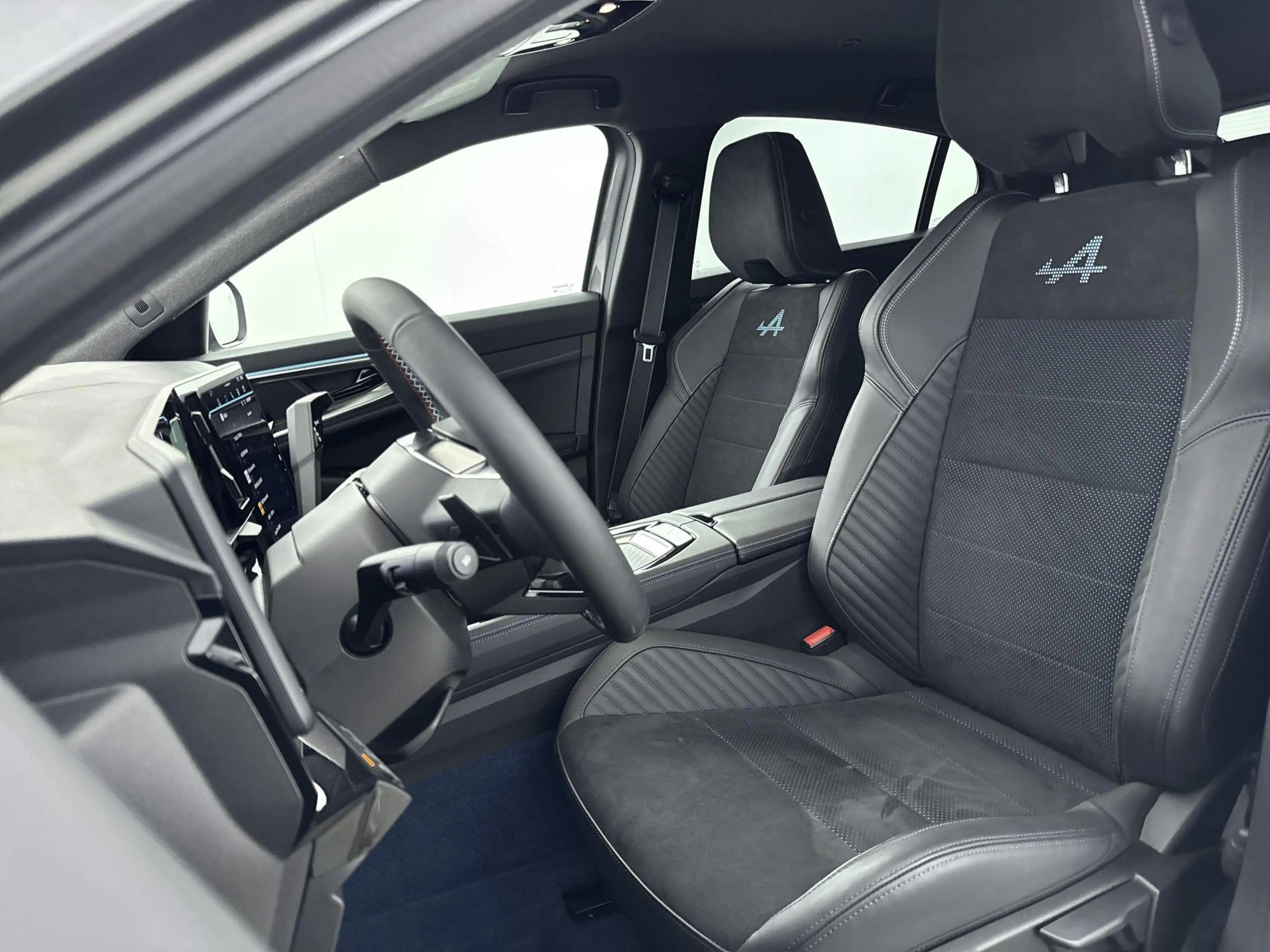 Renault Rafale 1.2 E-Tech 4x4 plug-in hybrid 300 esprit Alpine | — photo 12