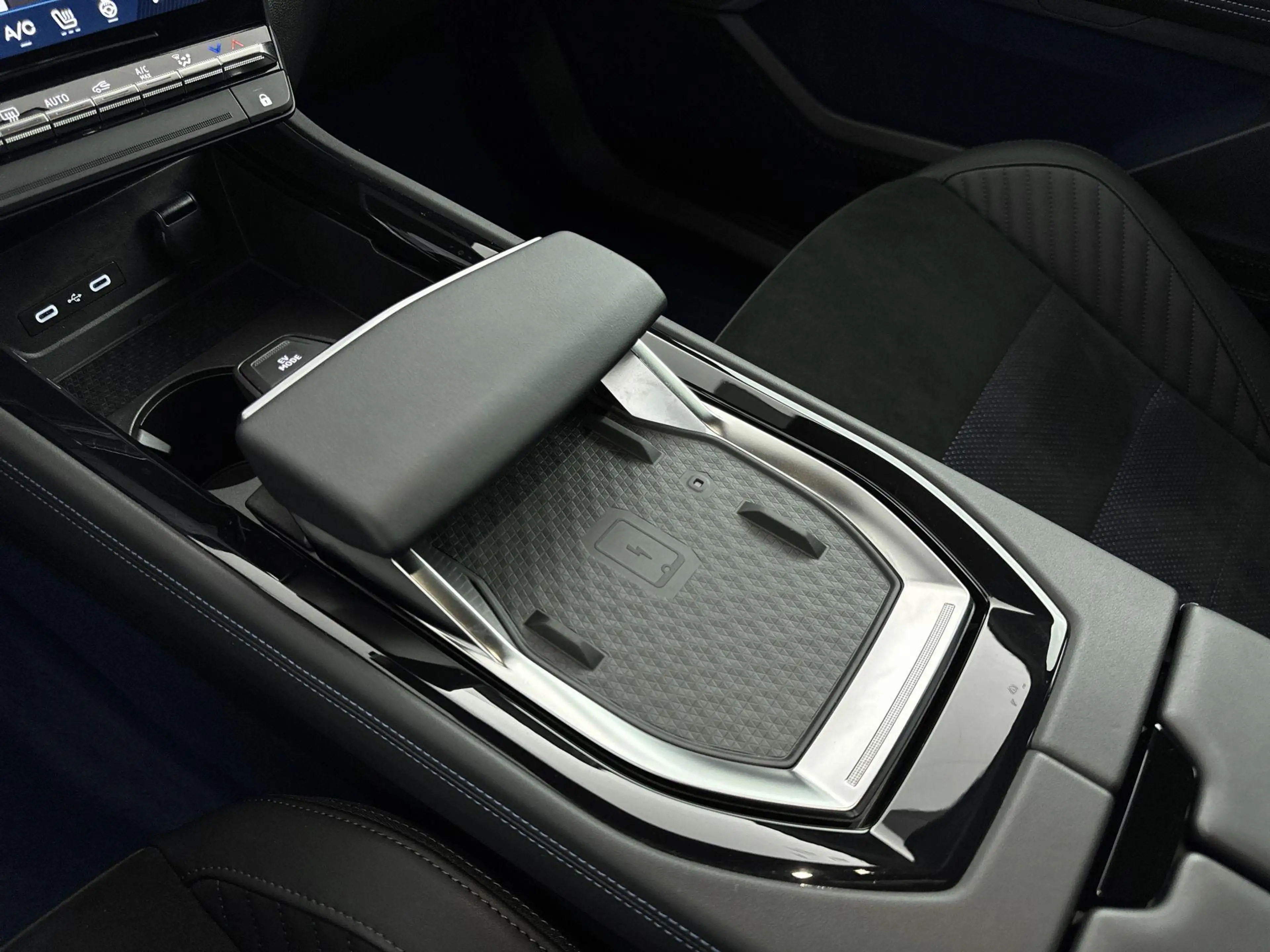 Renault Rafale 1.2 E-Tech 4x4 plug-in hybrid 300 esprit Alpine | — photo 15