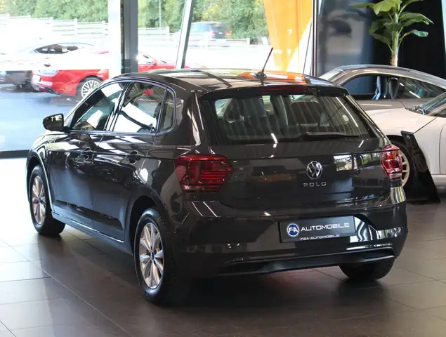Volkswagen Polo view 4