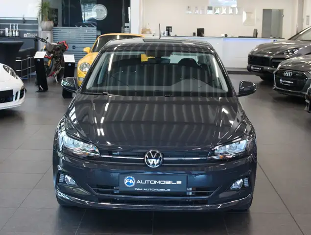 Volkswagen Polo view 3