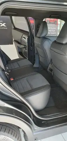 Mitsubishi Outlander view 11