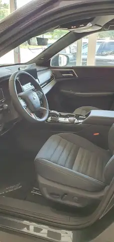 Mitsubishi Outlander view 8