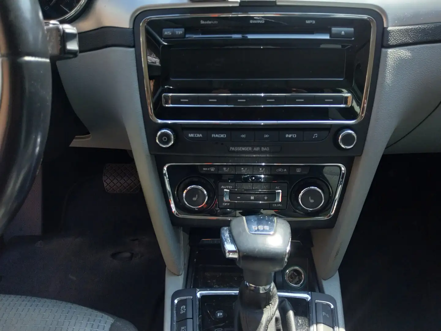 Skoda Superb Superb Combi 2.0 TDI PD DSG Comfort - 1