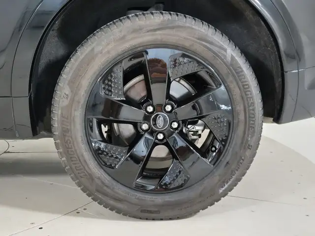 Land Rover Discovery Sport view 9