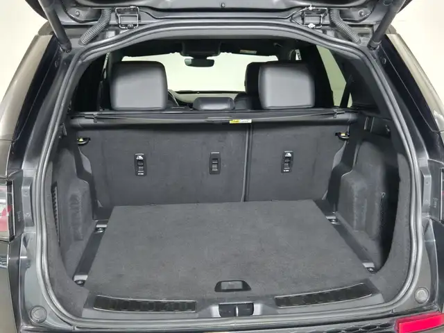 Land Rover Discovery Sport view 12